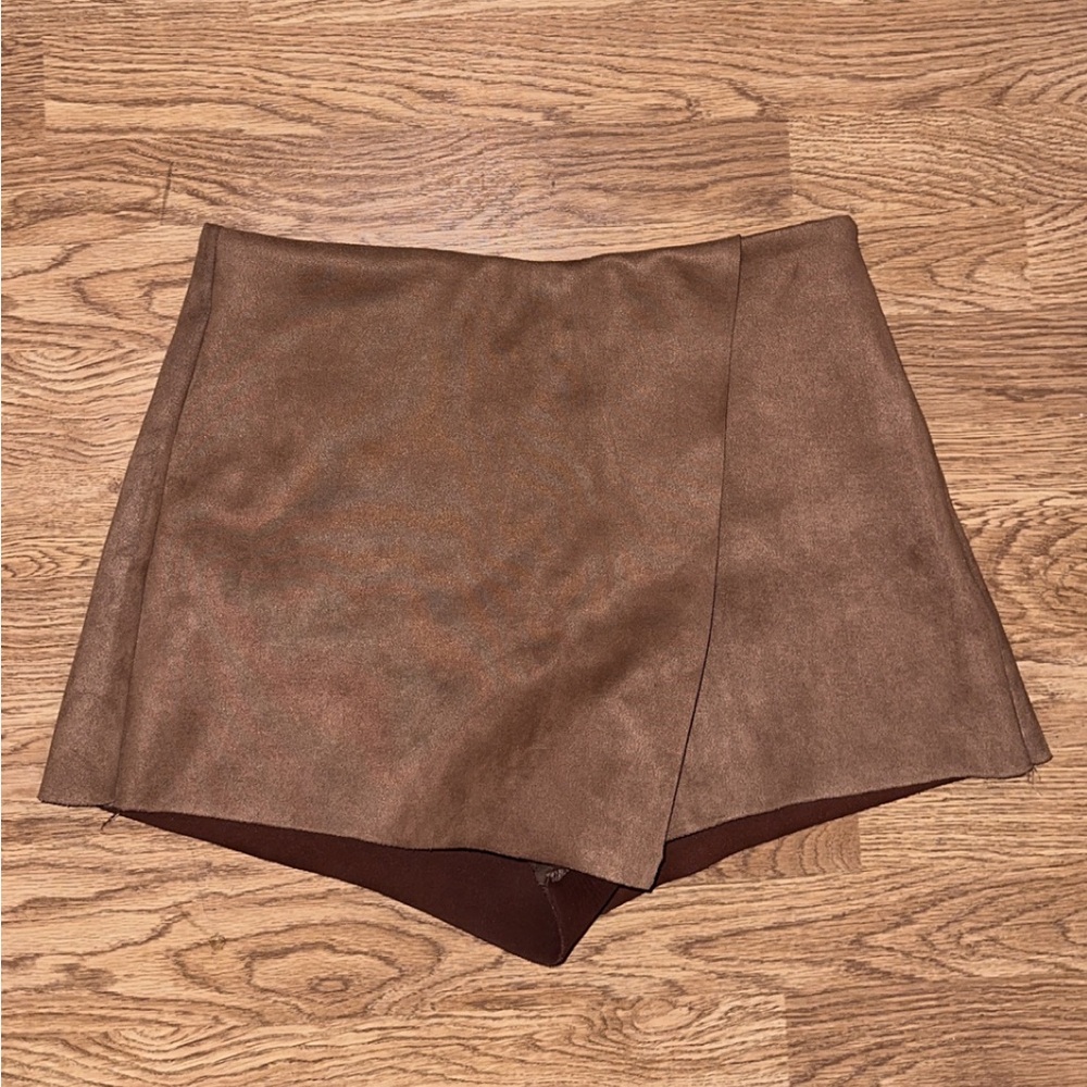 Dress Forum Los Angeles Suede Skort